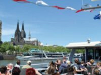 Panoramafahrt mit dem Schiff durch Köln