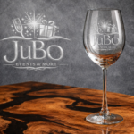 DIY Glasbemalung mit JuBo Events Logo